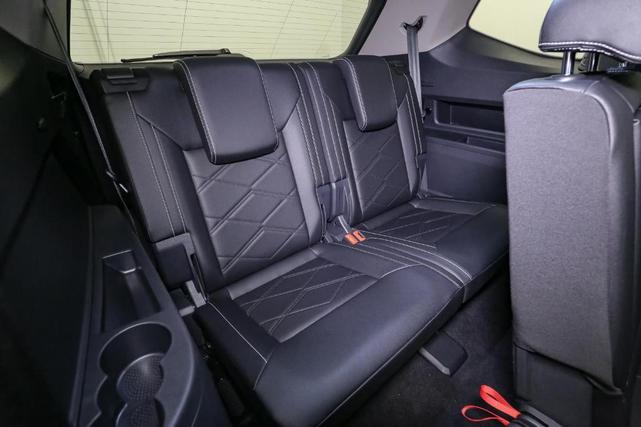 Photo of 2025 Silver Mist Metallic Volkswagen Atlas