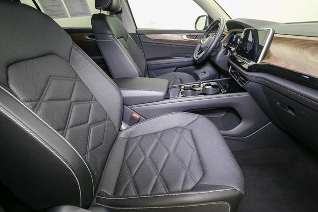 Photo of 2025 Silver Mist Metallic Volkswagen Atlas