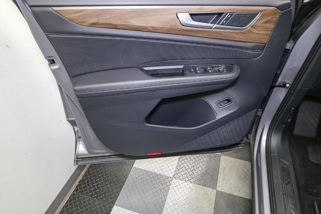 Photo of 2025 Silver Mist Metallic Volkswagen Atlas