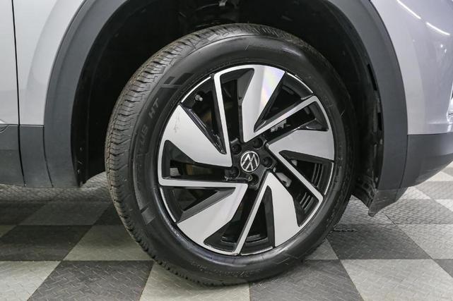 Photo of 2025 Silver Mist Metallic Volkswagen Atlas