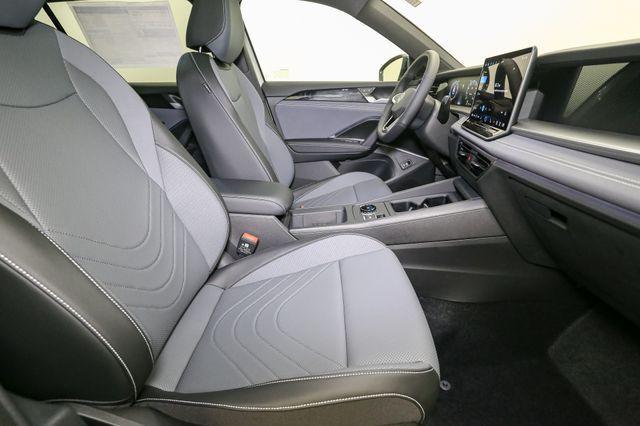 Photo of 2025 Opal White Pearl Effect Volkswagen Tiguan