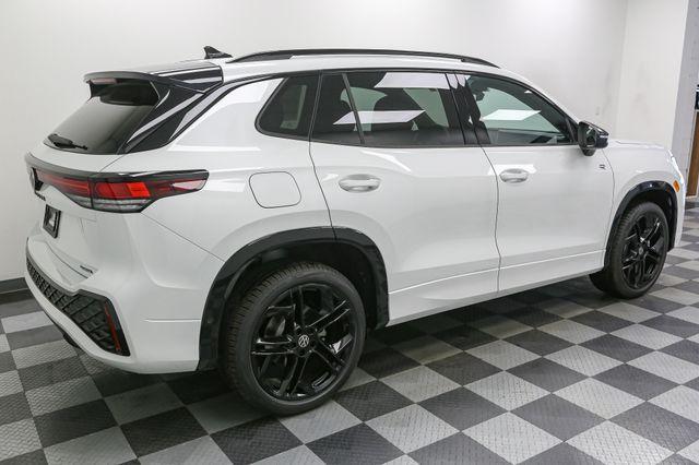 Photo of 2025 Opal White Pearl Effect Volkswagen Tiguan