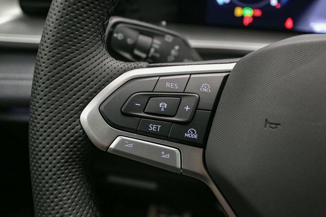 Photo of 2025 Opal White Pearl Effect Volkswagen Tiguan