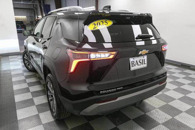 Photo of 2025 Mosaic Black Metallic Chevrolet Equinox