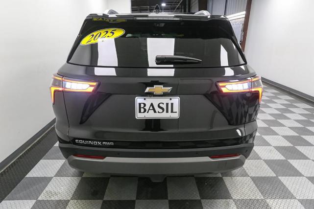 Photo of 2025 Mosaic Black Metallic Chevrolet Equinox