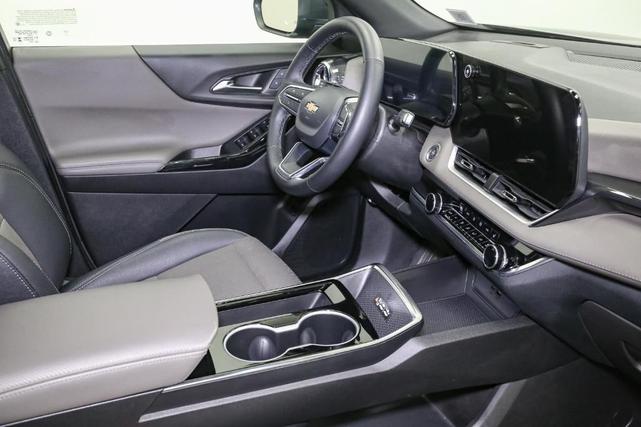 Photo of 2025 Mosaic Black Metallic Chevrolet Equinox