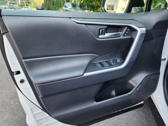 Photo of 2025 Pearl Toyota RAV4