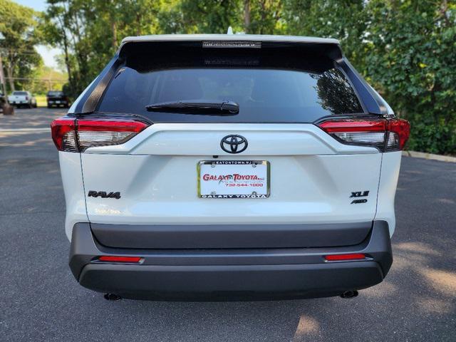 Photo of 2025 Pearl Toyota RAV4