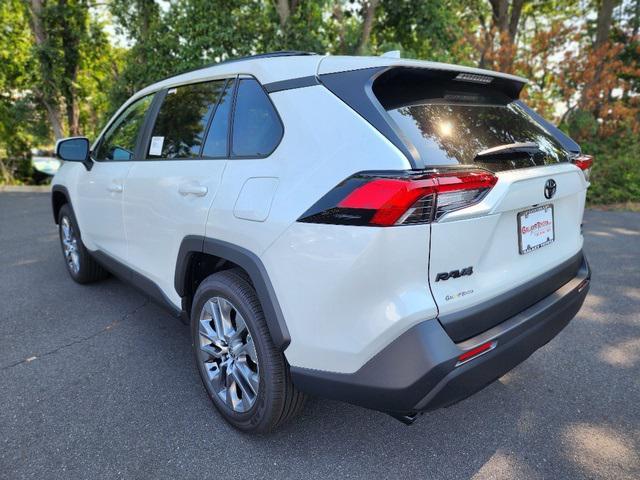 Photo of 2025 Pearl Toyota RAV4