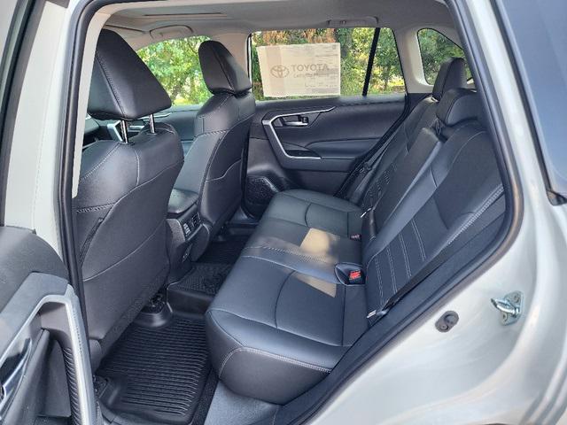 Photo of 2025 Pearl Toyota RAV4