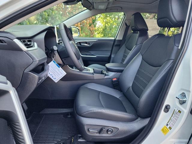 Photo of 2025 Pearl Toyota RAV4