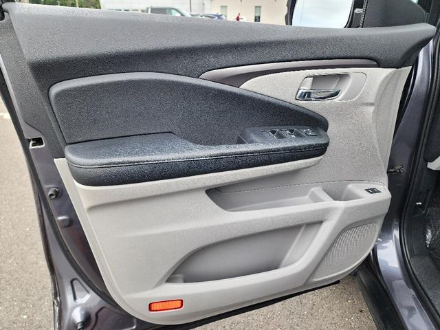 Photo of 2016 Modern Steel Metallic Honda Pilot