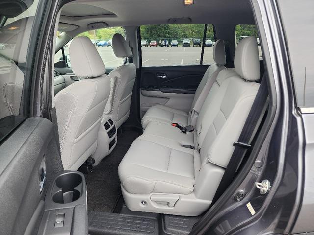 Photo of 2016 Modern Steel Metallic Honda Pilot
