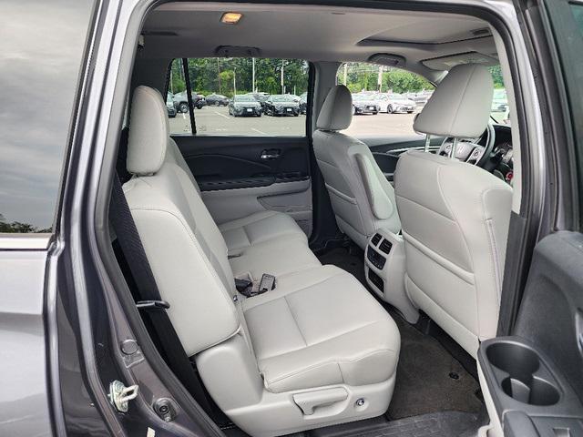 Photo of 2016 Modern Steel Metallic Honda Pilot