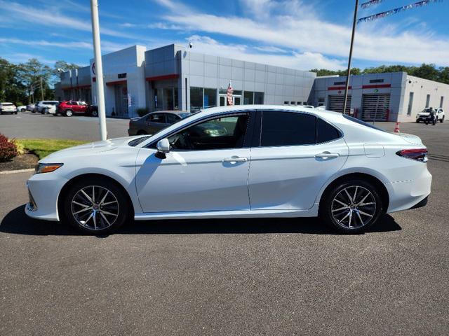 Photo of 2023 White Toyota Camry