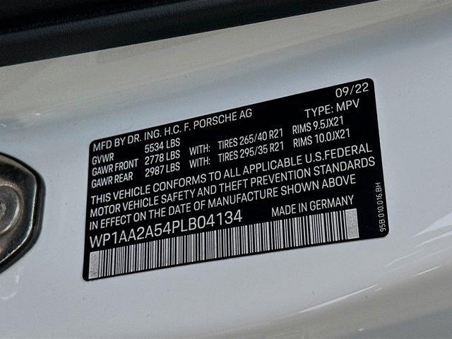 Photo of 2023 White Porsche Macan