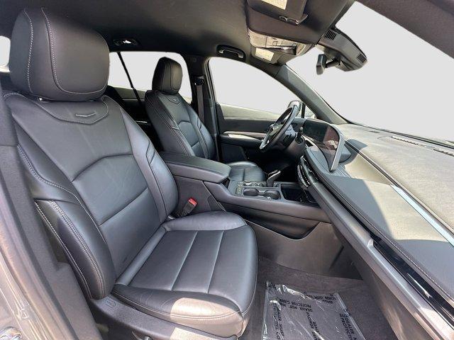 Photo of 2024 Silver Metallic Cadillac XT4
