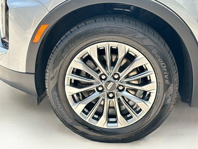 Photo of 2024 Silver Metallic Cadillac XT4