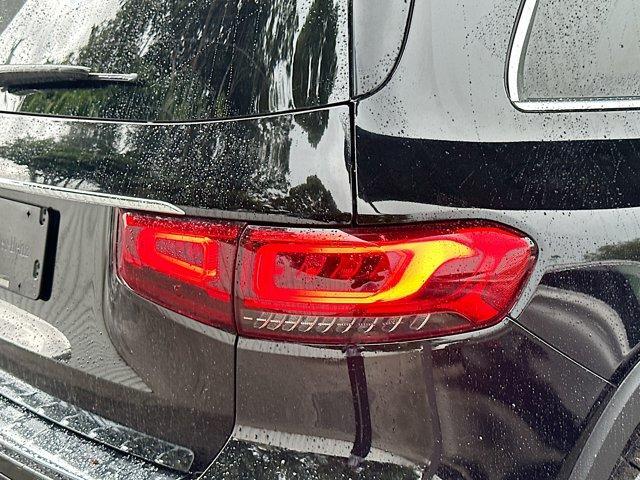 Photo of 2022 Midnight Black Mercedes-Benz GLB 250