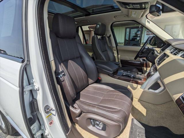 Photo of 2016 White Land Rover Range Rover