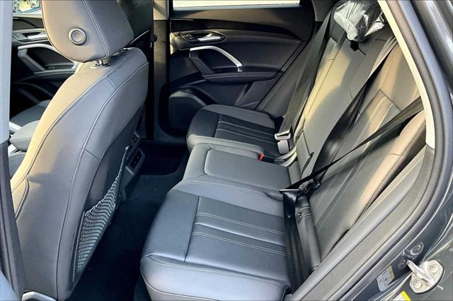 Photo of 2025 Tambora Gray Metallic Audi Q5