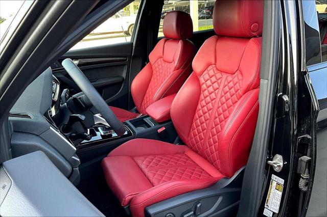 Photo of 2024 Mythos Black Metallic Audi SQ5