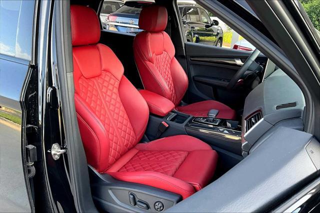 Photo of 2024 Mythos Black Metallic Audi SQ5