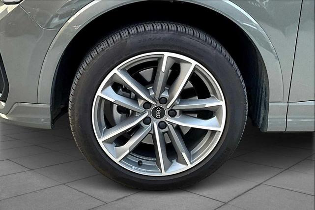 Photo of 2025 Chronos Gray Metallic Audi Q3