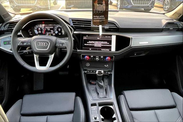 Photo of 2025 Arkona White Audi Q3