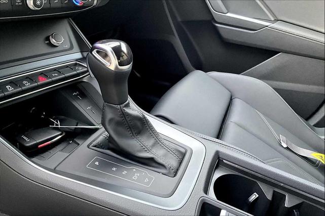 Photo of 2025 Arkona White Audi Q3