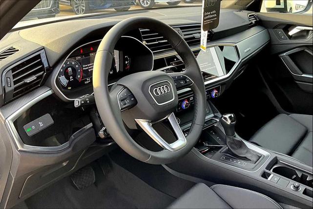 Photo of 2025 Arkona White Audi Q3