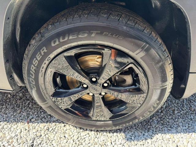 Photo of 2016 Brilliant Black Crystal Pearlcoat Jeep Cherokee