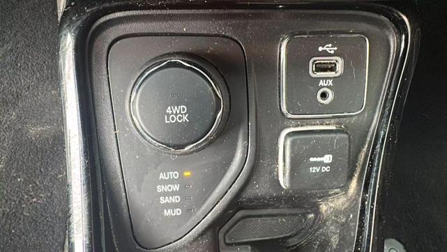 Photo of 2018 Olive Green Pearlcoat Jeep Compass