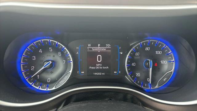 Photo of 2017 Billet Silver Metallic Clearcoat Chrysler Pacifica