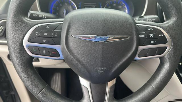 Photo of 2017 Billet Silver Metallic Clearcoat Chrysler Pacifica