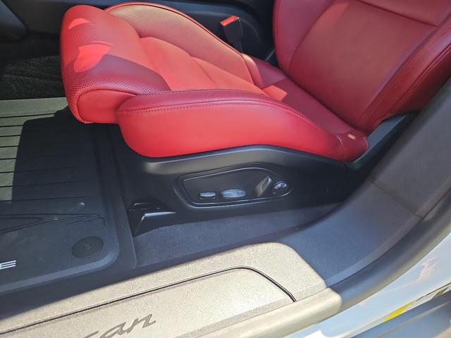Photo of 2023 White Porsche Taycan
