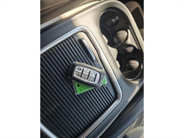 Photo of 2022 Brilliant Black Crystal Pearlcoat Chrysler Pacifica Hybrid