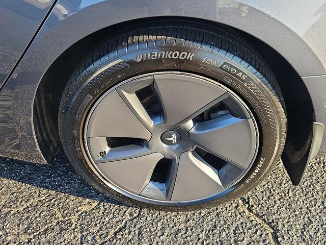Photo of 2022 Midnight Silver Metallic Tesla Model 3