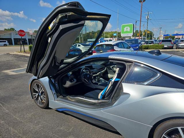 Photo of 2014 Ionic Silver Metallic w/BMW i Frozen Blue Accent BMW i8