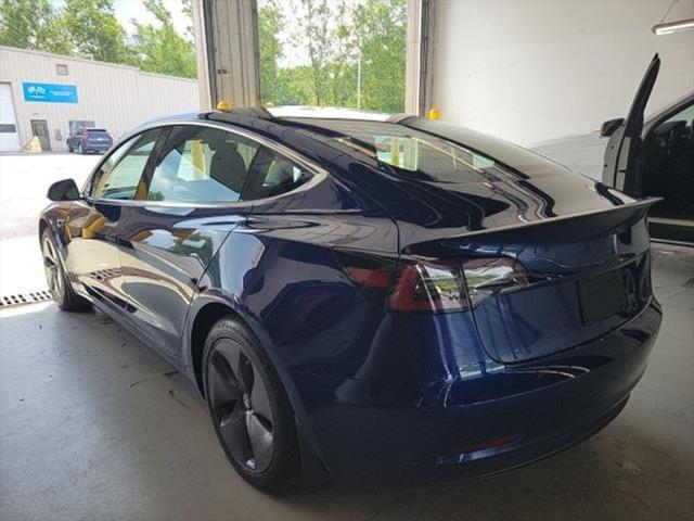 Photo of 2019 Deep Blue Metallic Tesla Model 3