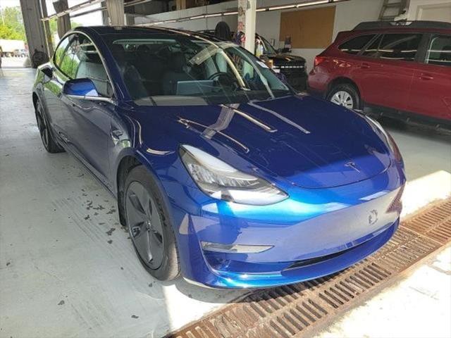 Photo of 2019 Deep Blue Metallic Tesla Model 3