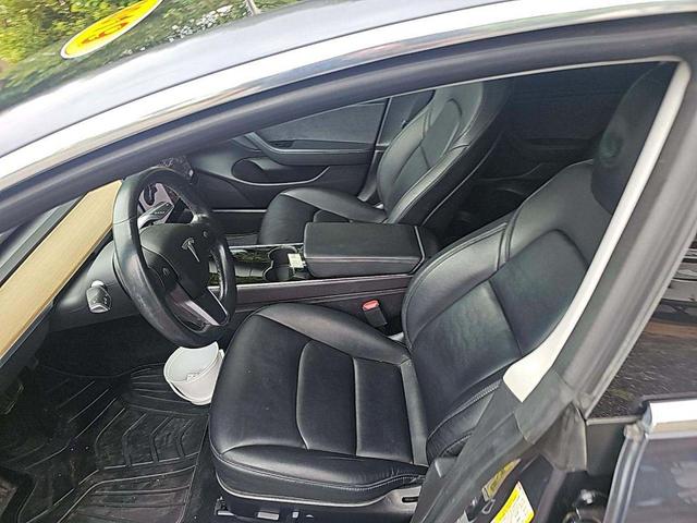 Photo of 2019 Midnight Silver Metallic Tesla Model 3