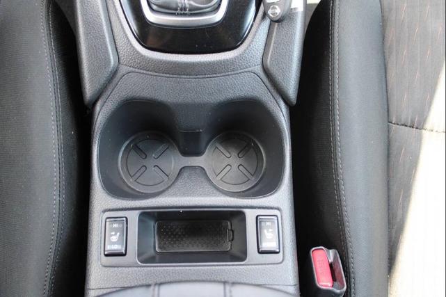 Photo of 2017 Gray Nissan Rogue