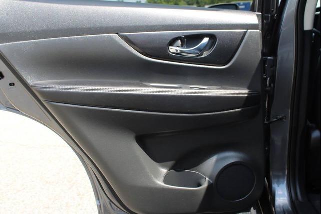 Photo of 2017 Gray Nissan Rogue