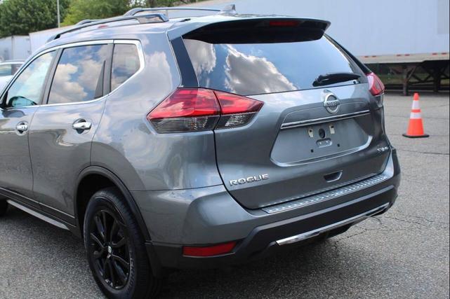 Photo of 2017 Gray Nissan Rogue