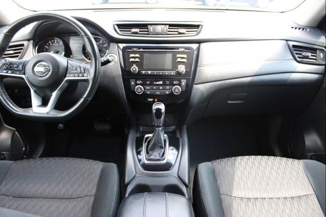 Photo of 2017 Gray Nissan Rogue