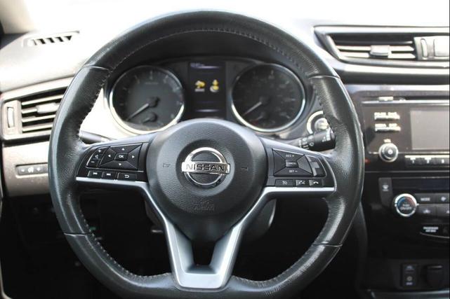 Photo of 2017 Gray Nissan Rogue