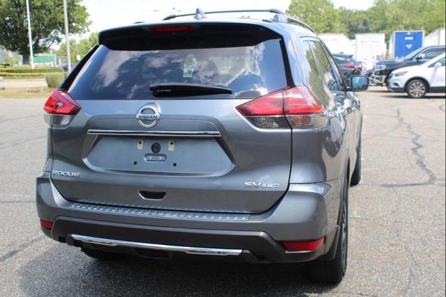 Photo of 2017 Gray Nissan Rogue