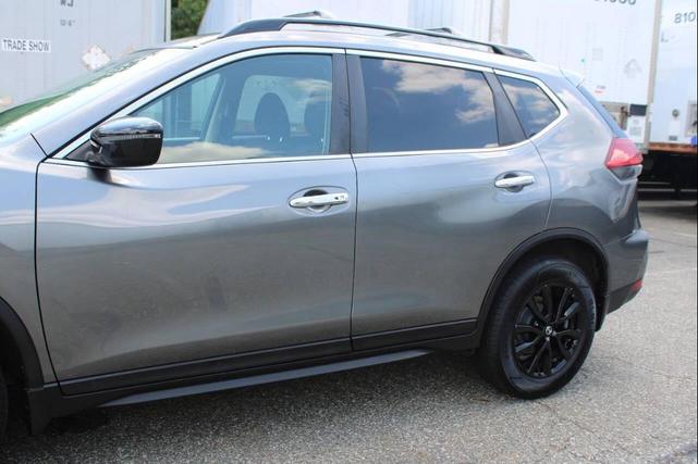 Photo of 2017 Gray Nissan Rogue