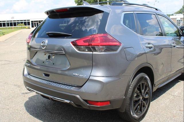 Photo of 2017 Gray Nissan Rogue